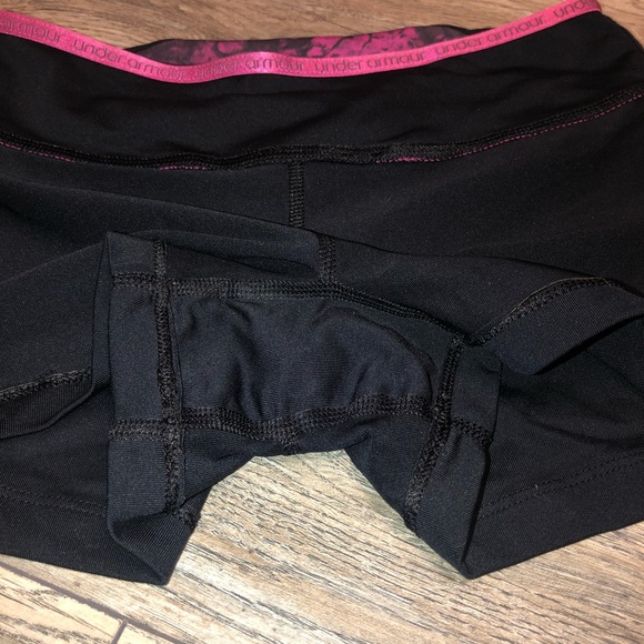 Under Armour Snakeskin Black Fitted Shorts - Picture 9 of 11